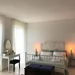Vecchia Paradiso - A Un Passo Dal Mare