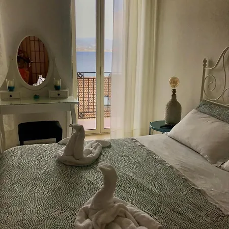 Vecchia Paradiso - A Un Passo Dal Mare