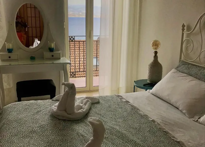 Vecchia Paradiso - A Un Passo Dal Mare